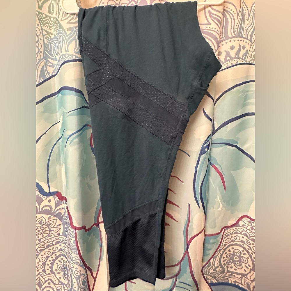 Avia 4x (28/30) mesh cutout leggings